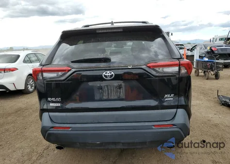 2019 Toyota Rav4 Xle z USA, uszkodzony, nr VIN 2T3P1RFV9KC057042